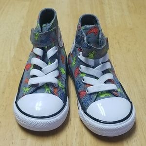 Toddler size 6 Converse